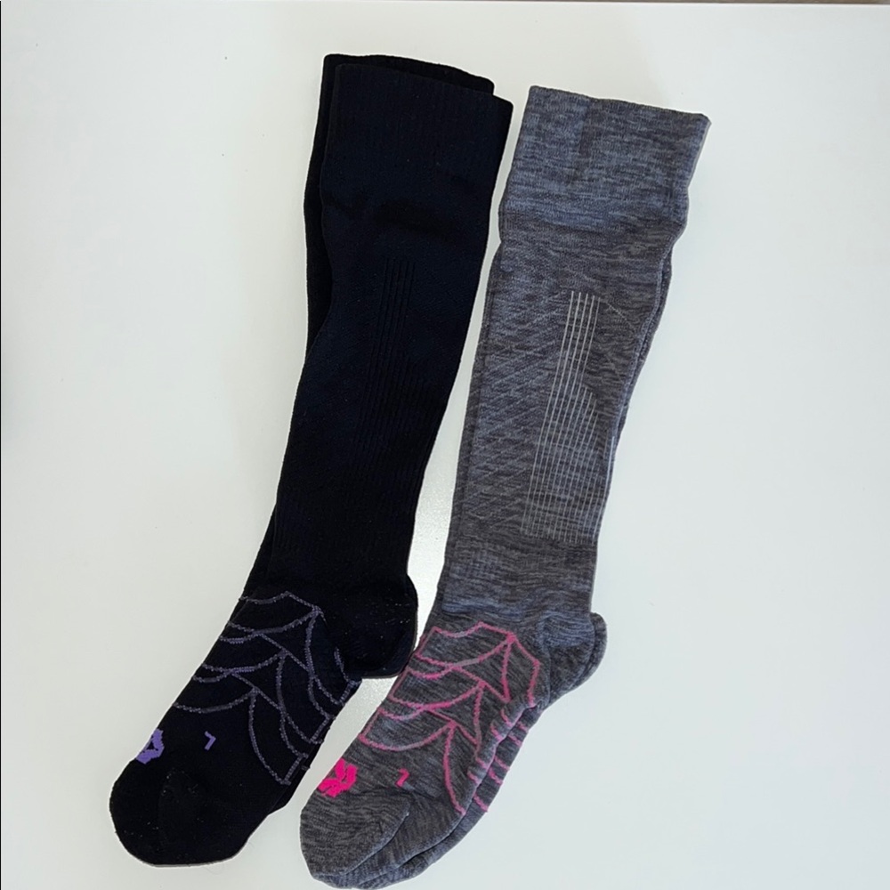 Women's 2 pair Compression Knee High Athletic Socks - Gray/ Black EUC